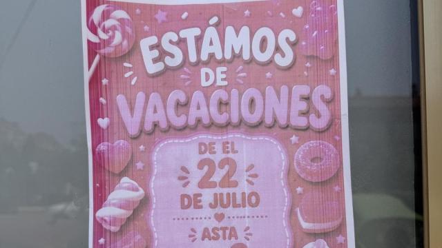 El cartel puesto en la entrada de una empresa que da que hablar en redes sociales