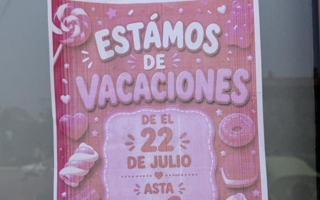 El cartel puesto en la entrada de una empresa que da que hablar en redes sociales