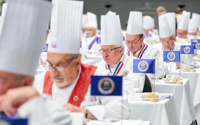 Chefs y sumillers de élite actuaron como jurados en una cata a ciegas.