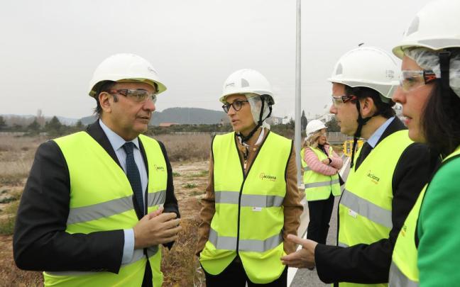 María Chivite, junto al consejero de Desarrollo Económico y el CEO de Acciona Energía