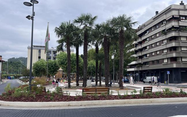 La reformada plaza Barrendain de Beasain.