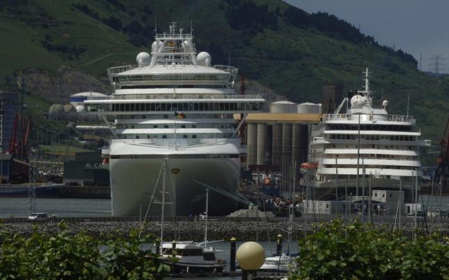 Arribada de cruceros de lujo a la costa vasca