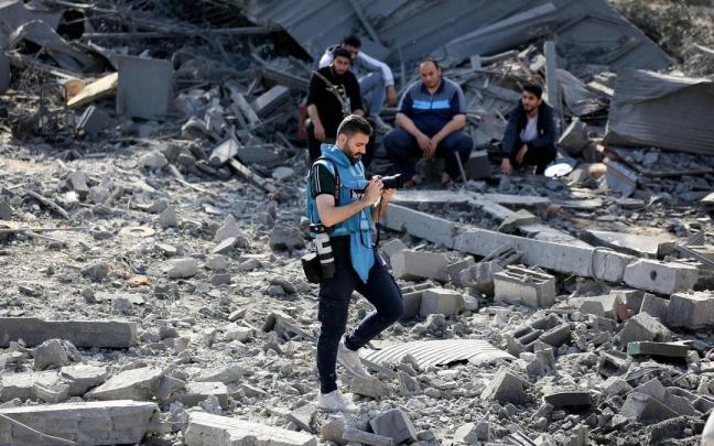 Imagen de un periodista trabajando en la Franja de Gaza.