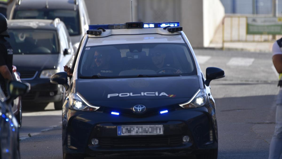 Un vehículo policial en Ceuta.