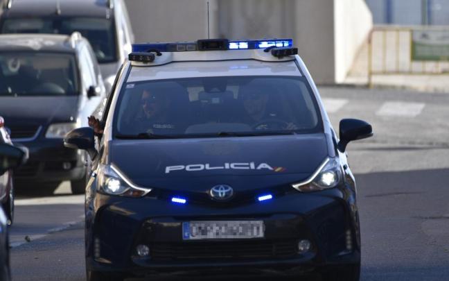 Un vehículo policial en Ceuta.