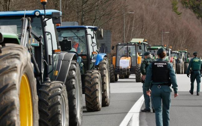 Agricultores y ganaderos, descontentos con las medidas de Planas, exigirán precios justos y eliminar la burocracia al campo / EP Agricultores y ganaderos, descontentos con las medidas de Planas, exigirán precios justos y eliminar la burocracia al campo