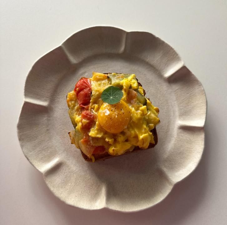 Tostada "Pisto" de Cokooncafé