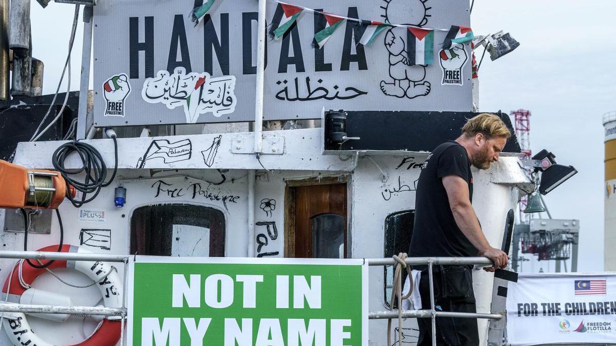 Un barco de la Flotilla para Gaza atracado en Santander.