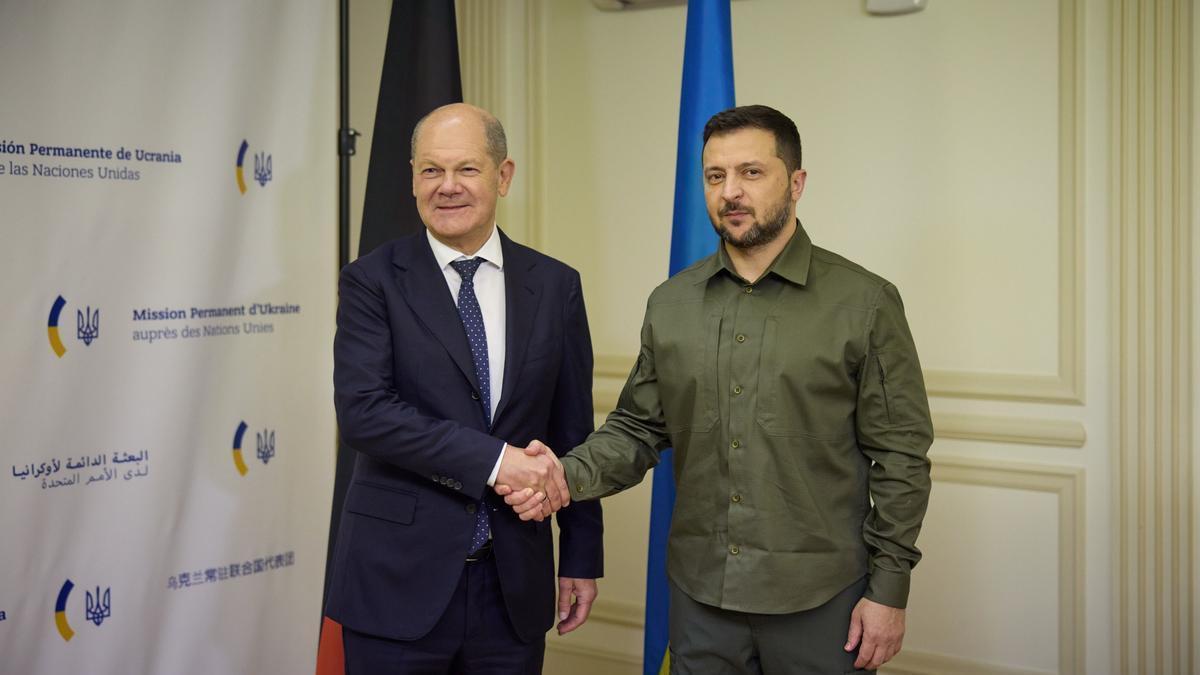 El canciller de Alemania, Olaf Scholz y el presidente de Ucrania, Volodimir Zelenski.