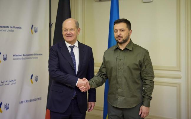 El canciller de Alemania, Olaf Scholz y el presidente de Ucrania, Volodimir Zelenski.