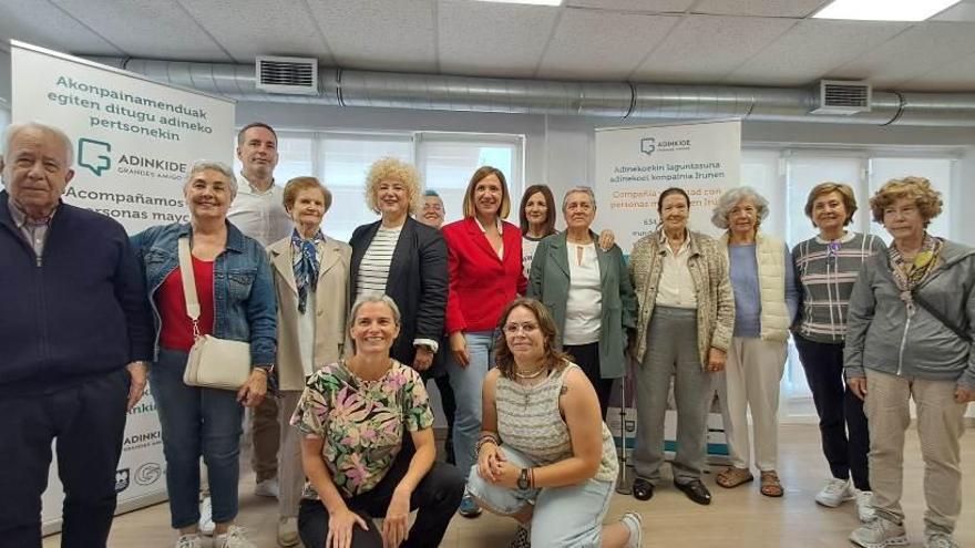 La presentación del programa de Adinkide ha tenido lugar esta mañana en el centro social para personas mayores Luis Mariano de Irun.