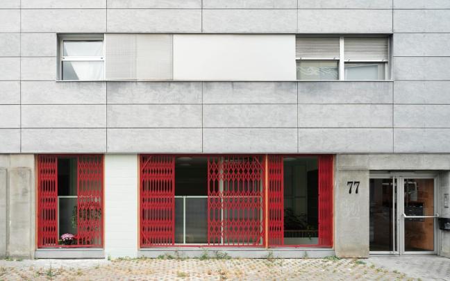 Exterior de una lonja reconvertida en vivienda.