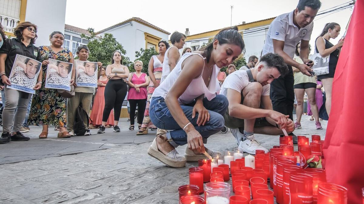 Vecinos de Utrera recuerdan a la joven asesinada Erica Vanessa.