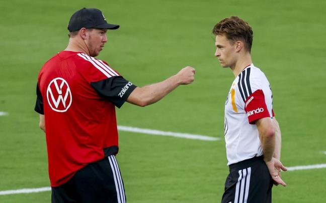 Julian Nagelsmann y Joshua Kimmich, durante un entrenamiento de Alemania.