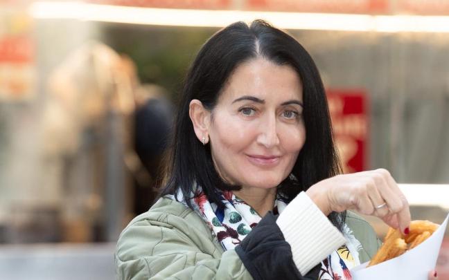 María Malo es la quinta generación al frente de la churrería San Miguel.