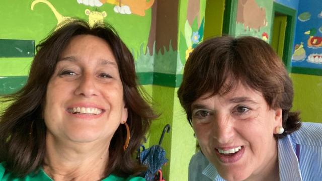 Ainhoa Elordi y Tere Bilbao, directora entrante y saliente de Ispasterko eskola