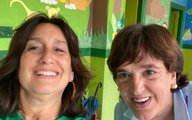 Ainhoa Elordi y Tere Bilbao, directora entrante y saliente de Ispasterko eskola