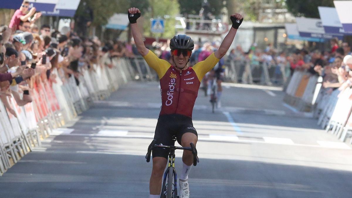 Ion Izagirre, victorioso en el G.P. Miguel Indurain en la antesala de la Itzulia.