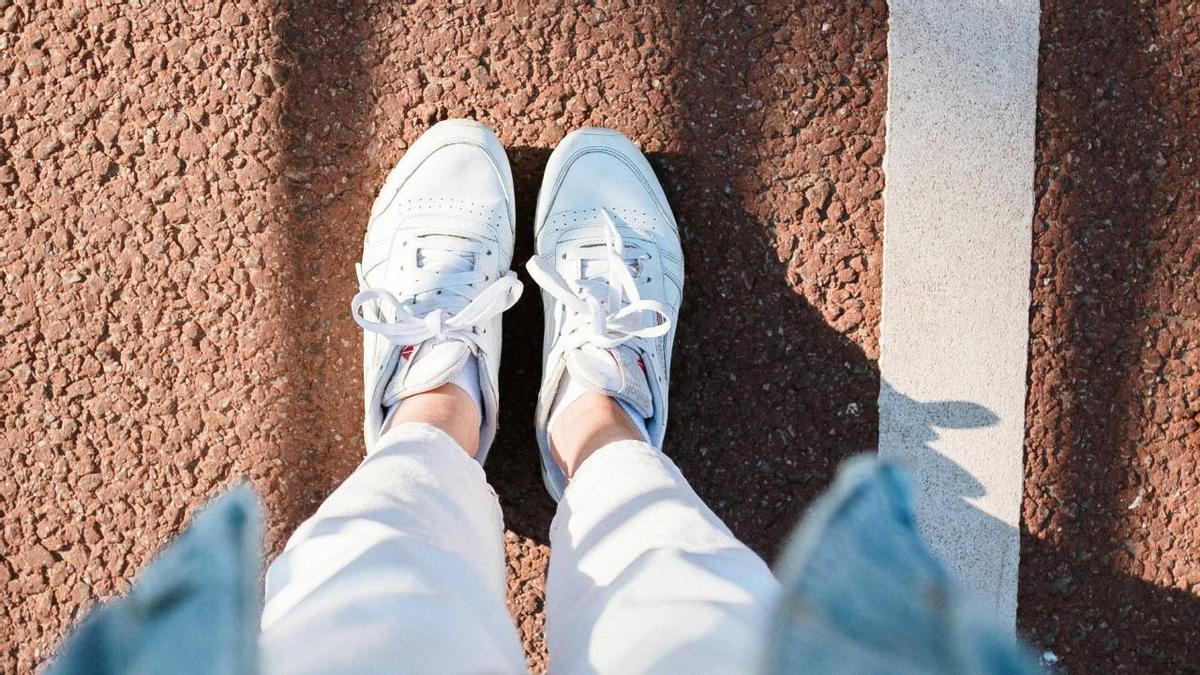 Cómo limpiar las zapatillas blancas y que queden como nuevas.
