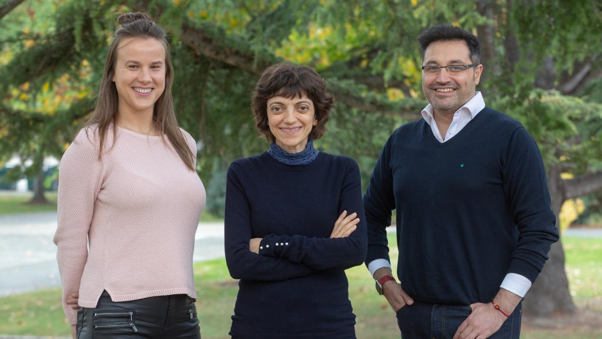 Iryna Rachyla, Eva Almirón y Elkin Luis, investigadores del proyecto PORTIONS-3 que lleva a cabo la Universidad de Navarra.