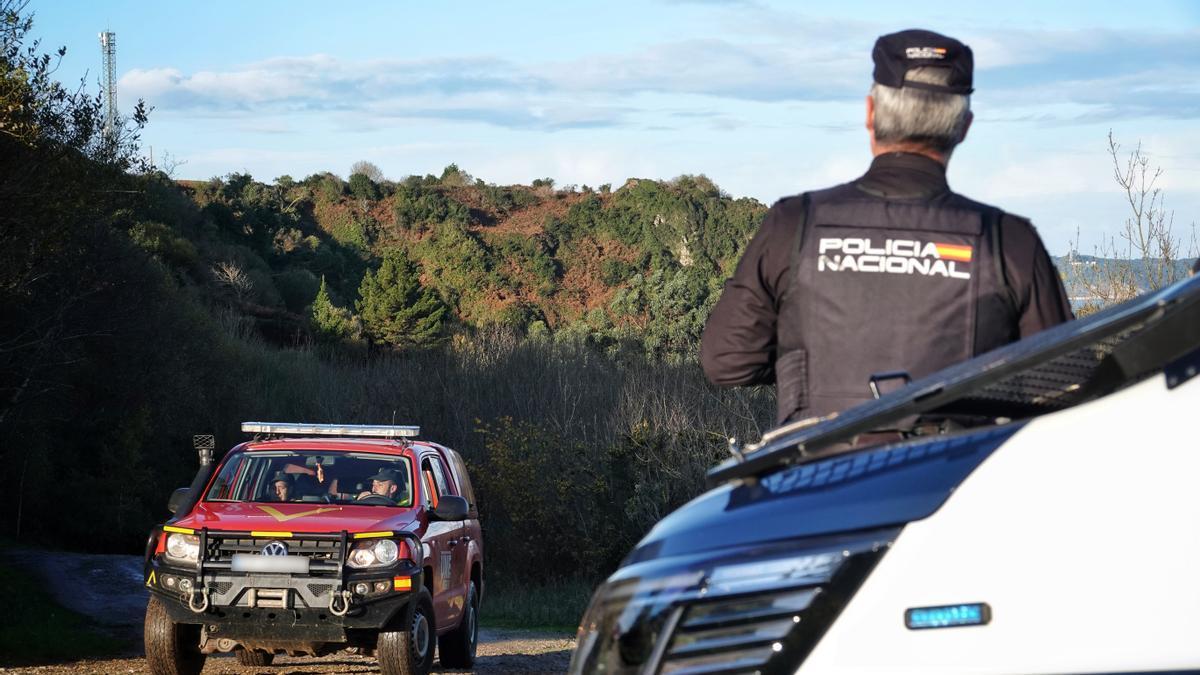 Un agente de a Policía Nacional, en Ribadesella.