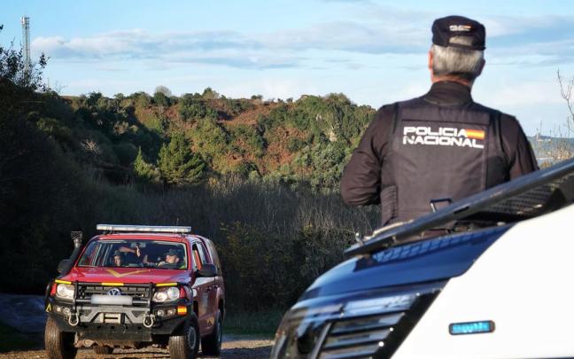 Un agente de a Policía Nacional, en Ribadesella.