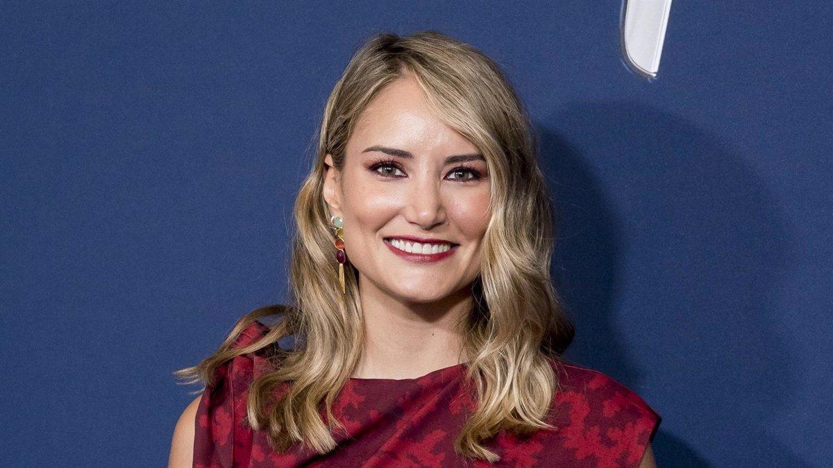 Alba Carrillo posa en el photocall de un evento