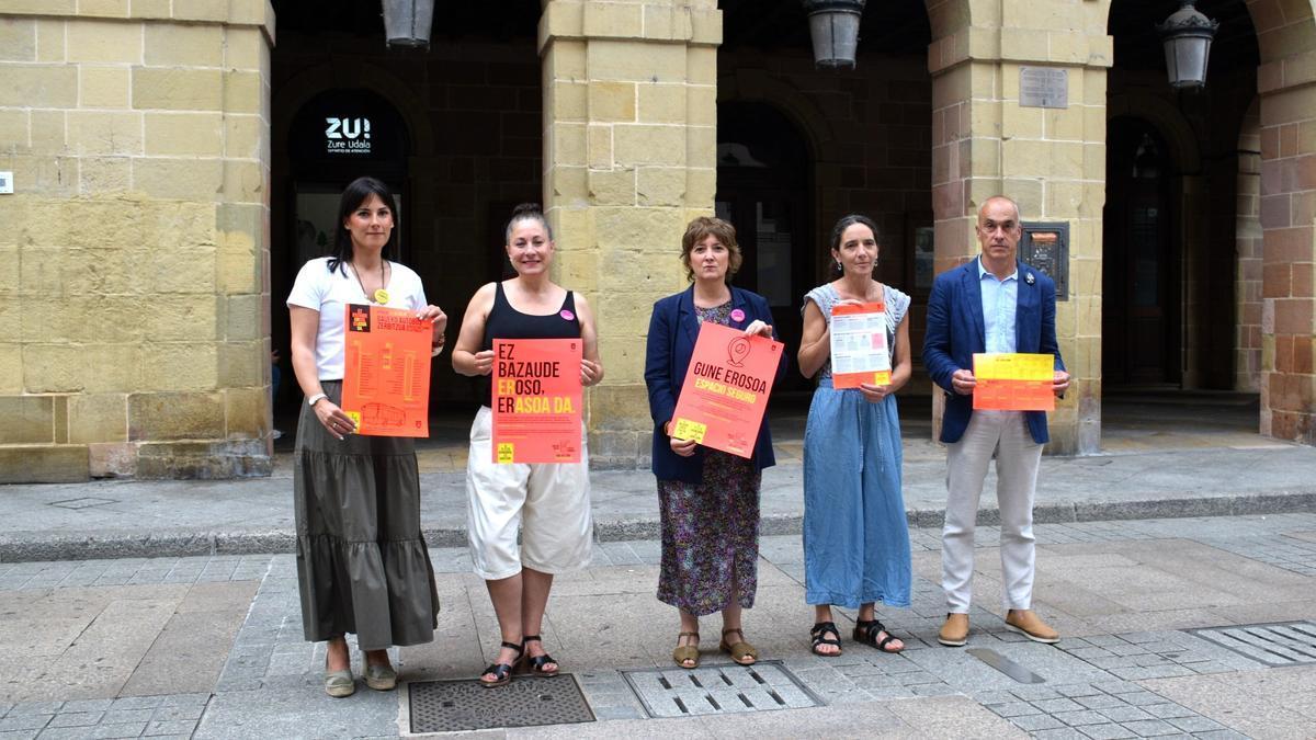 Representantes municipales en la presentación de la campaña.