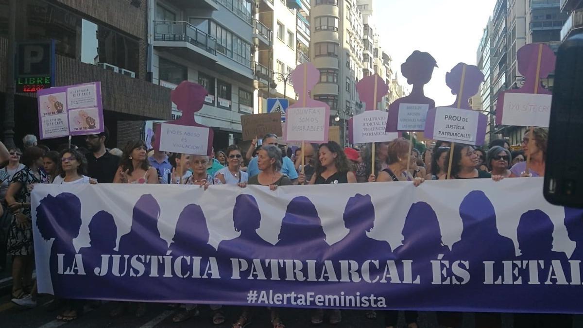 Multitudinaria marcha en València.