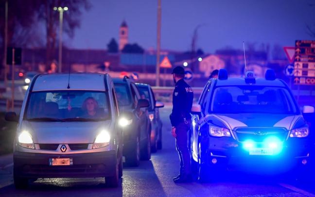 El accidente se produjo anoche en el barrio de Casal Palocco, en la periferia romana.