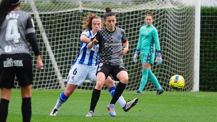 Un instante del partido entre la Real Sociedad y el Alavés femenino disputado en Zubieta