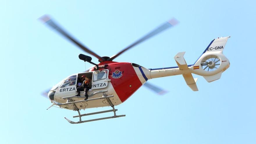 Imagen de archivo de un helicóptero de la Ertzaintza