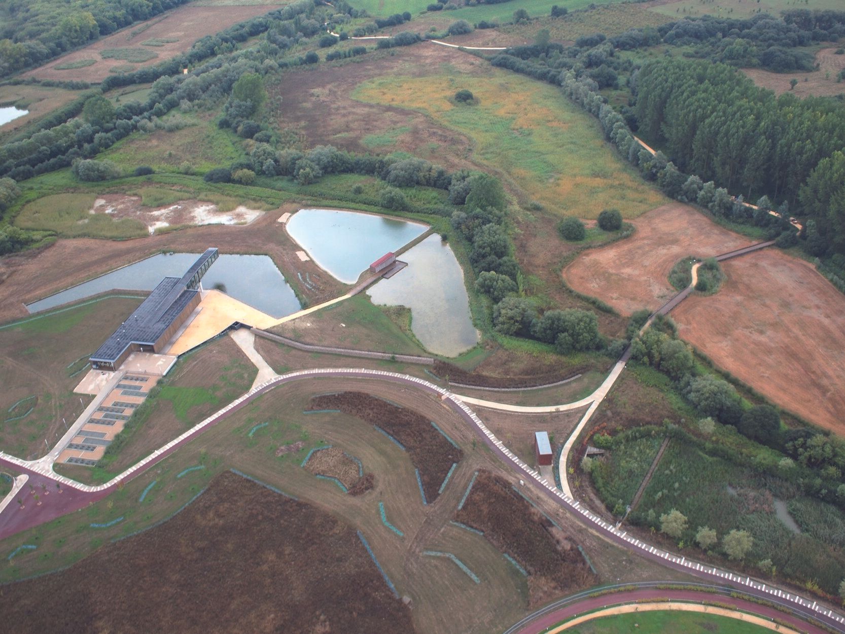 Vista aérea de los humedales de Salburua.