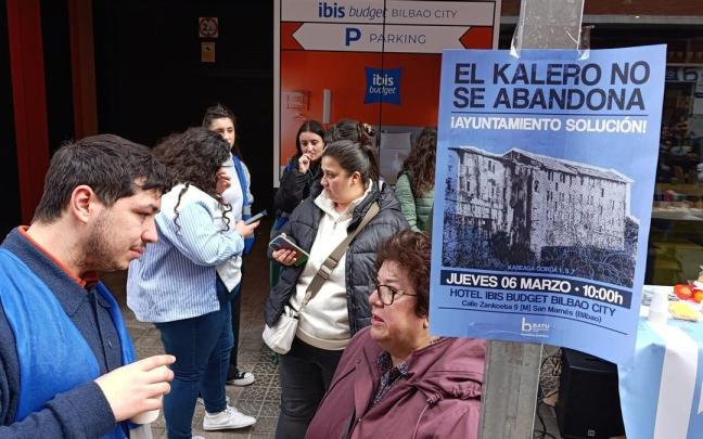 Concentración en apoyo de las familias afectadas por el incendio de El Kalero de Basauri