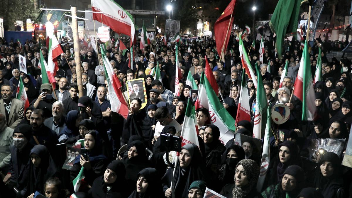 La Guardia Revolucionaria de Irán advierte a Trump "contra intentar reabrir el estrecho de Ormuz por la fuerza".