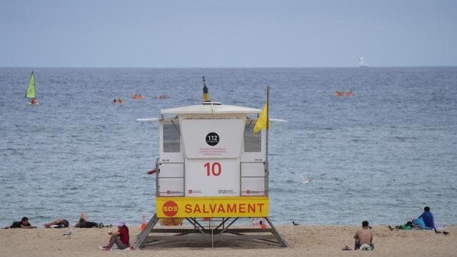 Estación de salvamento en una playa de Catalunya.