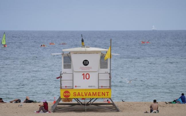 Estación de salvamento en una playa de Catalunya.