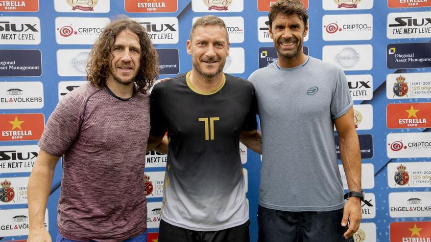 Xabi Prieto, junto a Totti y Puyol en el torneo que jugaron de paddle en Barcelona el pasado verano.
