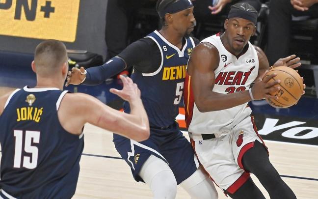 Jimmy Butler, defendido por Kentavious Caldwell-Pope. Jimmy Butler, defendido por Kentavious Caldwell-Pope.