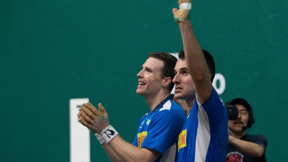 Artola e Imaz ganan en el primer partido de las semifinales del Parejas a Jaka y Mariezkurrena II en el Labrit (13-22).