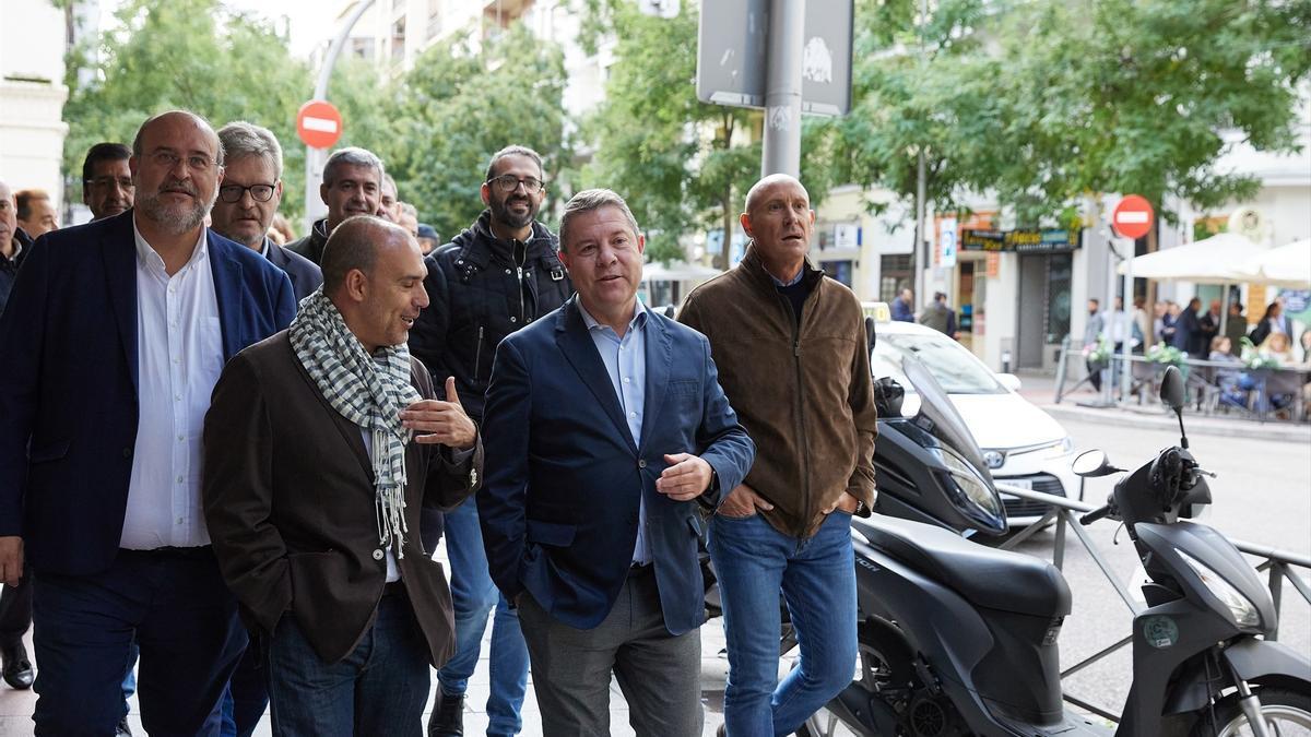 Emiliano García-Page, a su llegada a una reunión del Comité Federal, en la sede del PSOE.