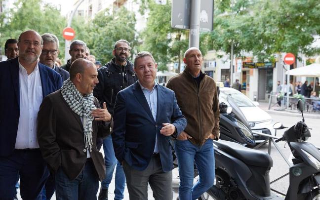 Emiliano García-Page, a su llegada a una reunión del Comité Federal, en la sede del PSOE.