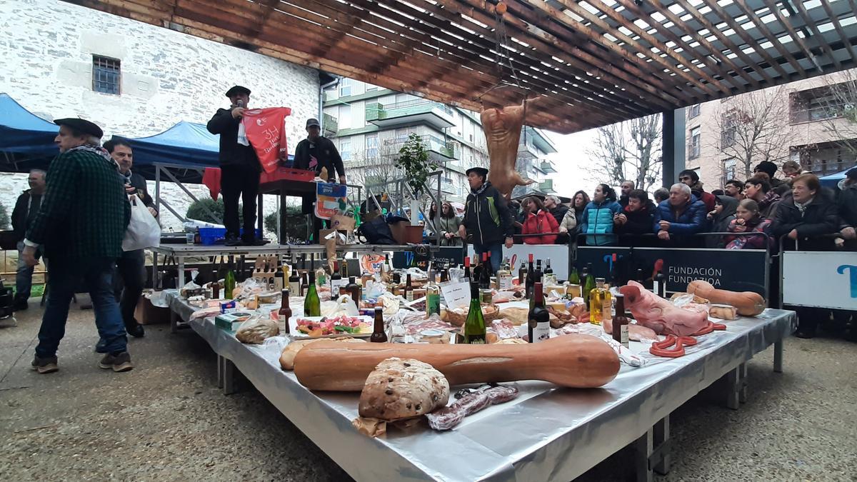 La subasta solidaria de Los Amigos de San Antón volvió a ser un éxito