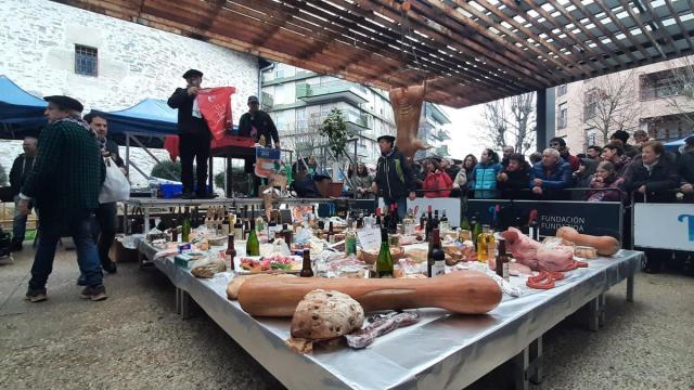 La subasta solidaria de Los Amigos de San Antón volvió a ser un éxito