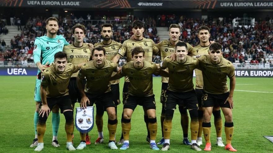 Foto del once inicial de la Real en el partido contra el Niza, donde aparecen 9 canteranos / REAL SOCIEDAD