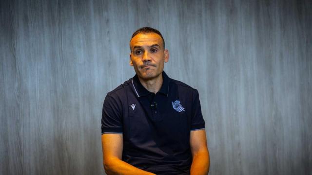 Sergio Francisco en una entrevista para los medios del club. REAL SOCIEDAD