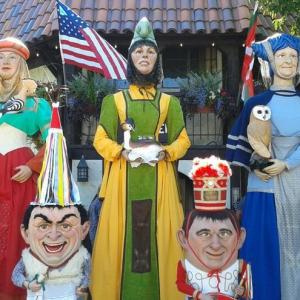 Los miembros de la comparsa Irrintzi fueron los primeros en llevar al Jailadi 2015 una exhibición de bailes de colosso DEIA