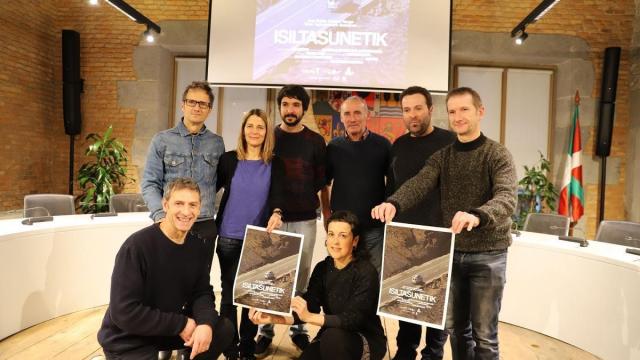 Presentación del documental 'Isiltasunetik munduari begira' en enero del año pasado.