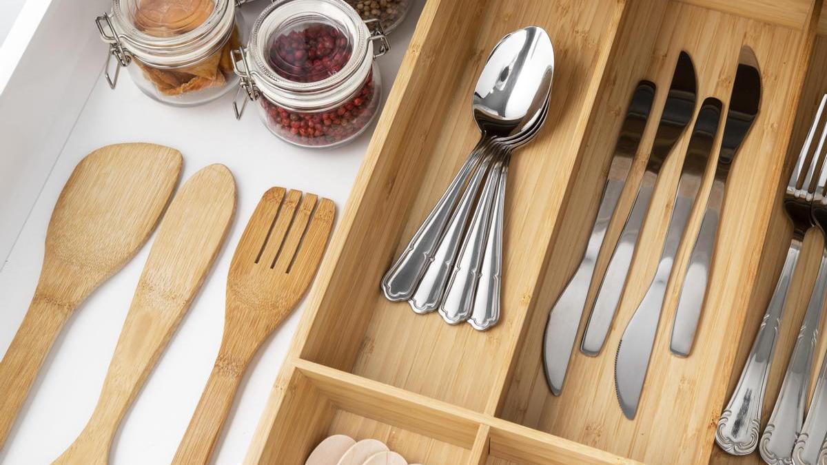 Los utensilios de cocina son herramientas esenciales en el día a día, pero también pueden convertirse en una fuente de bacterias si no se cuidan adecuadamente