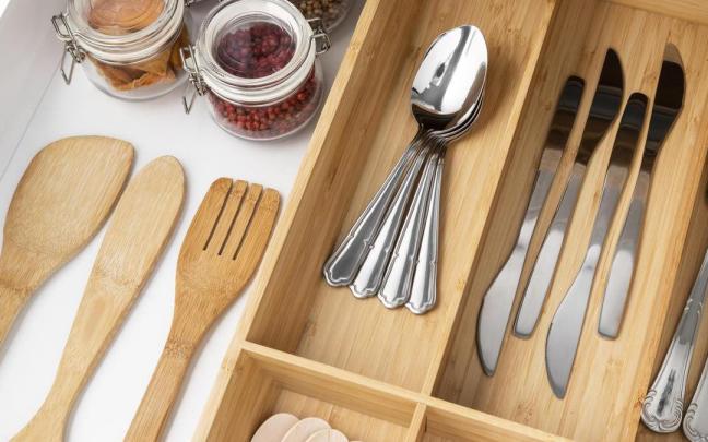 Los utensilios de cocina son herramientas esenciales en el día a día, pero también pueden convertirse en una fuente de bacterias si no se cuidan adecuadamente / Freepik Los utensilios de cocina son herramientas esenciales en el día a día, pero también pueden convertirse en una fuente de bacterias si no se cuidan adecuadamente